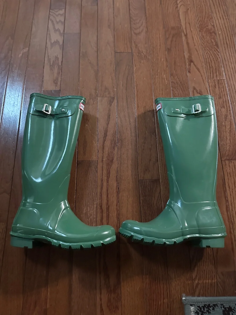 Hunter glossy green